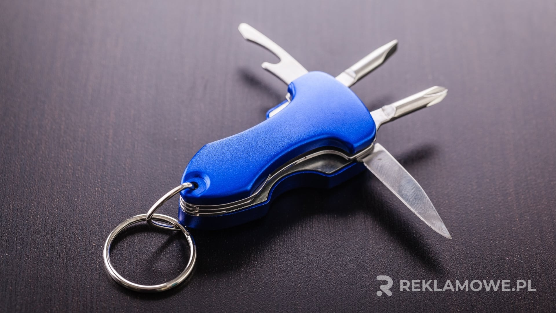 Breloki reklamowe jako narzędzie marketingowe Kolorowe breloki reklamowe jako efektywna strategia marketingowa