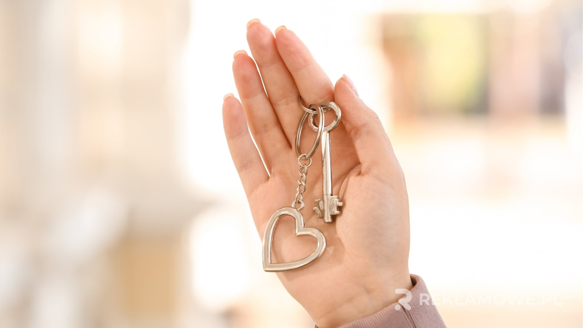 Kreatywne użycie breloków w marketingu