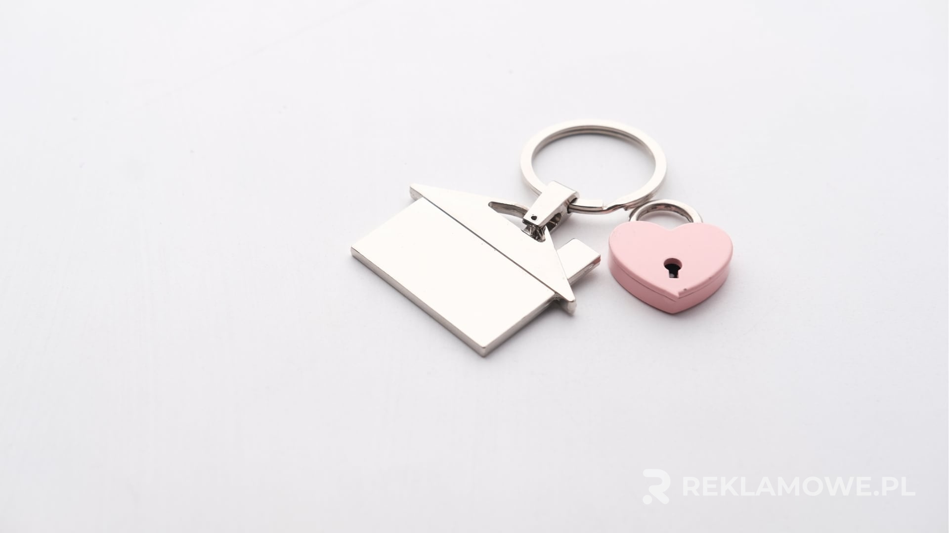 Efektywne strategie dystrybucji breloków reklamowych